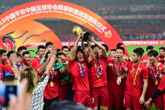 足球报：国足中场 杨明洋、塞尔吉尼奥是最大变数？